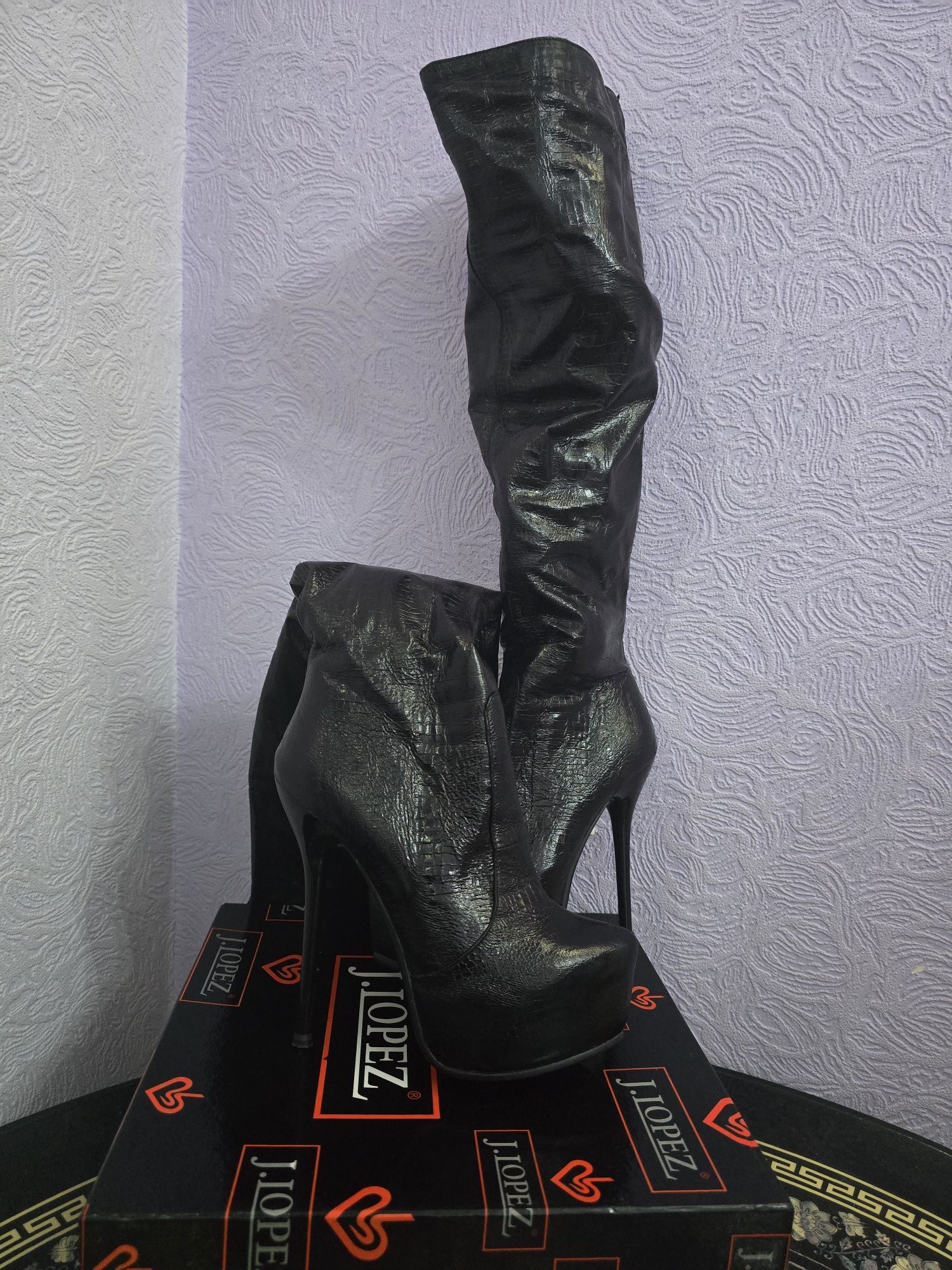 Продам классные сапоги