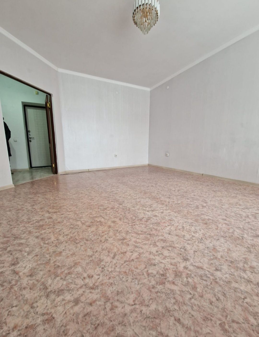 Продам 1 кв 43 квм жм.Нурсити 2 мкр