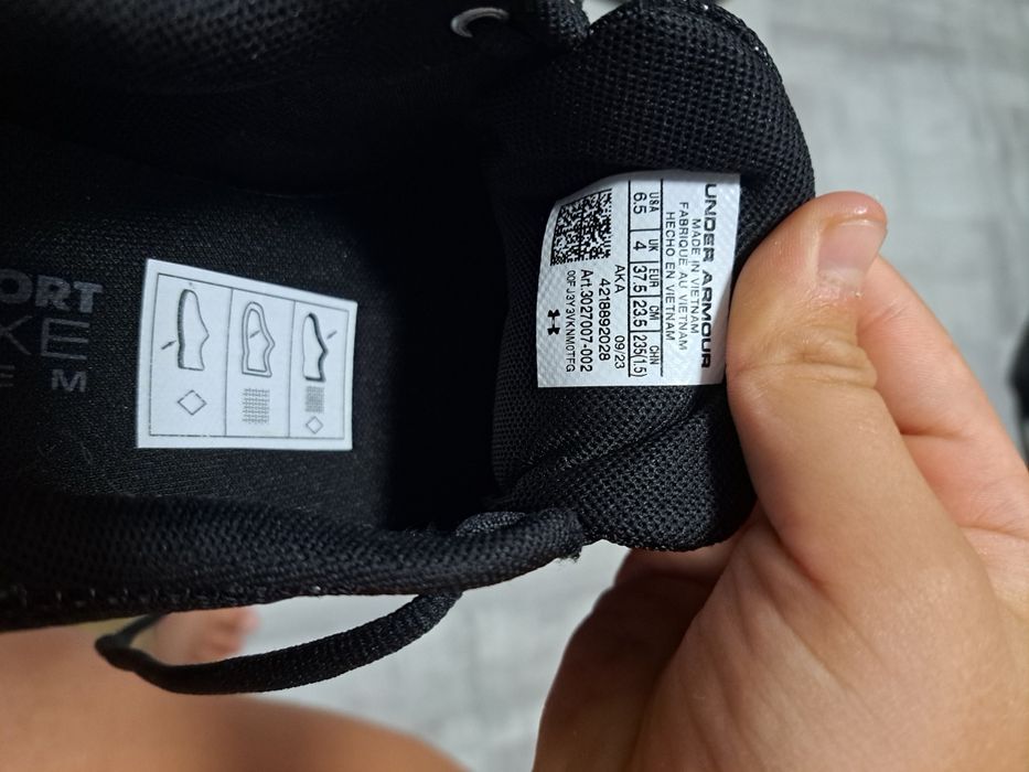 Under Armour Charged Surge 4