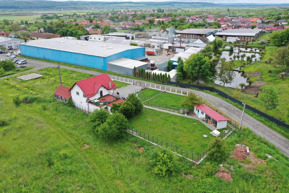 Vand sau schimb cu apartament - casa in Reghin-300 mp, 35 arii+afacere