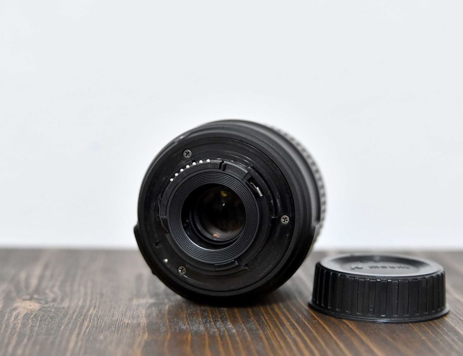 обектив Nikon AF-S DX VR Zoom-Nikkor 18-55mm f/3.5-5.6G