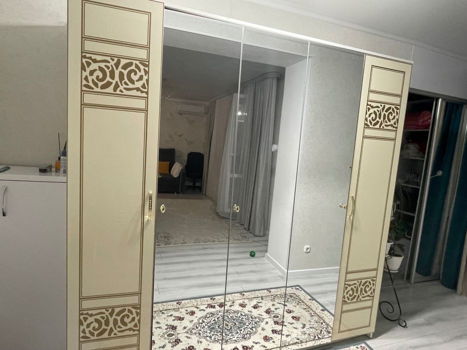 Шкаф шифоньер в отличном состоянии
