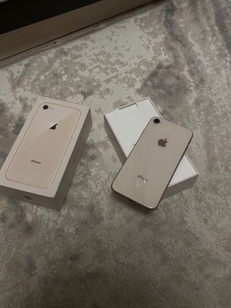 Iphone 8  64гб.
