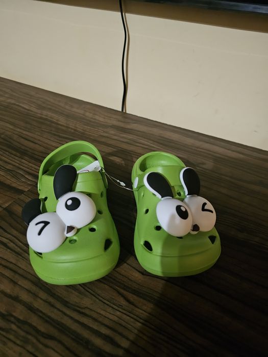 Slapi tip crocs baieti