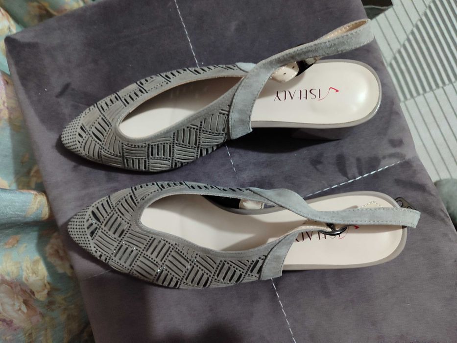 Туфли черного и коричневого цвета