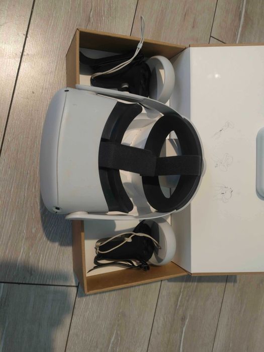Meta Quest 2 (Oculus) 128GB + Elite Strap + Калъфи. Перфектен!