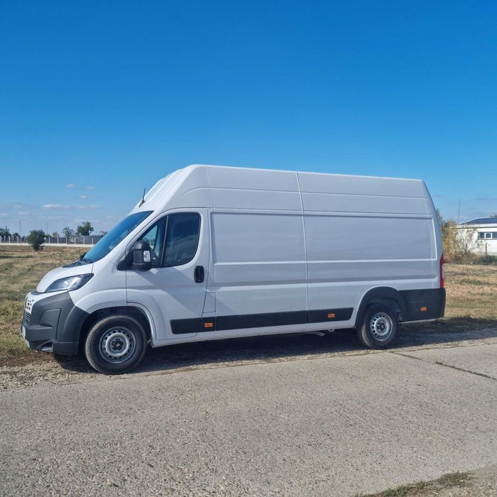 Inchiriere microbuz marfa nou, in Arad, reducere pentru mai multe zile