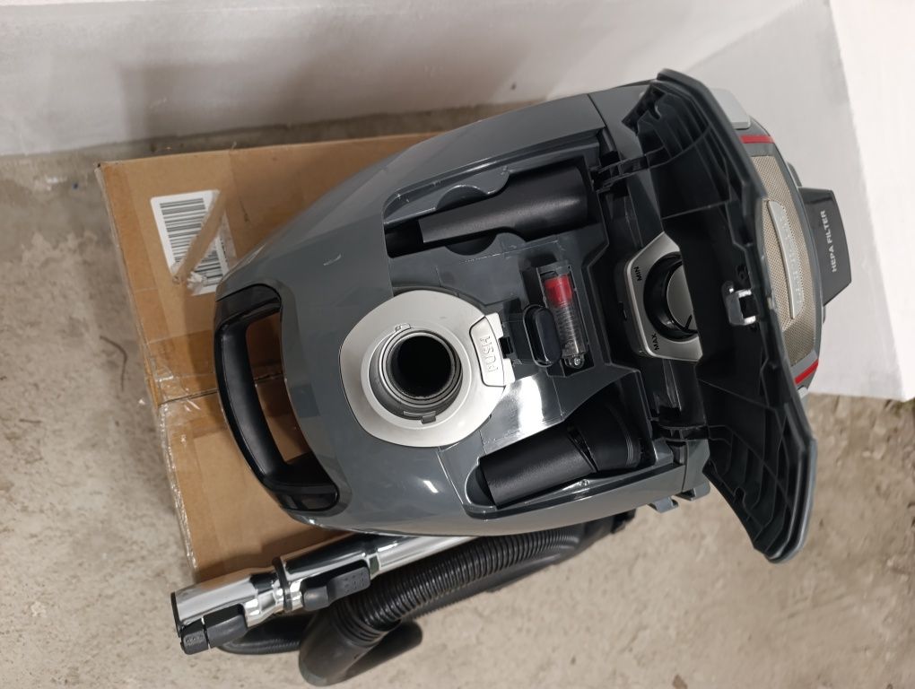 Прахосмукачка Амазон с торба 700w