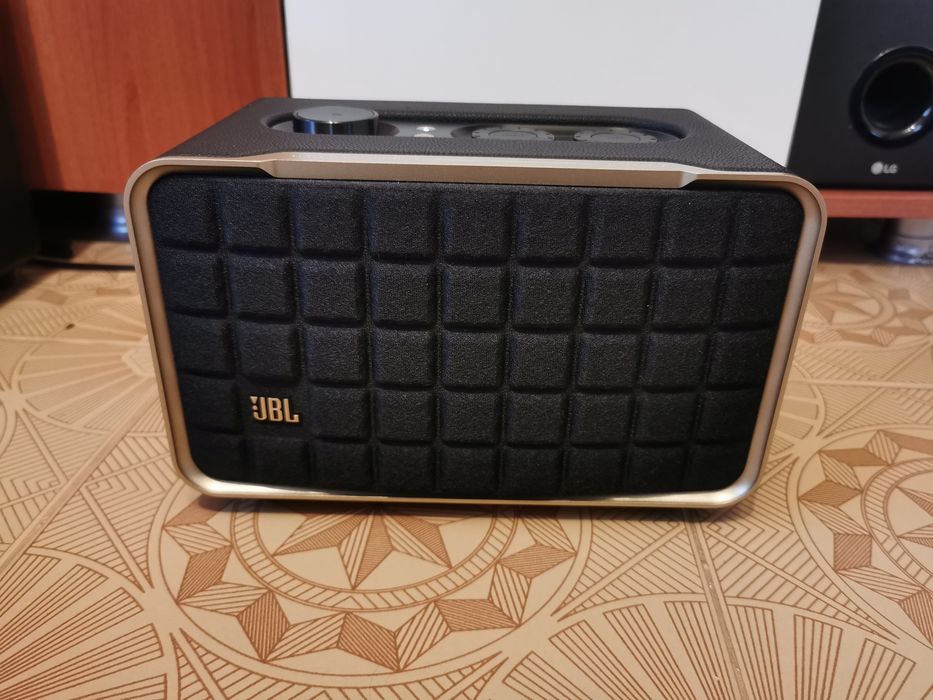JBL Authentics 200