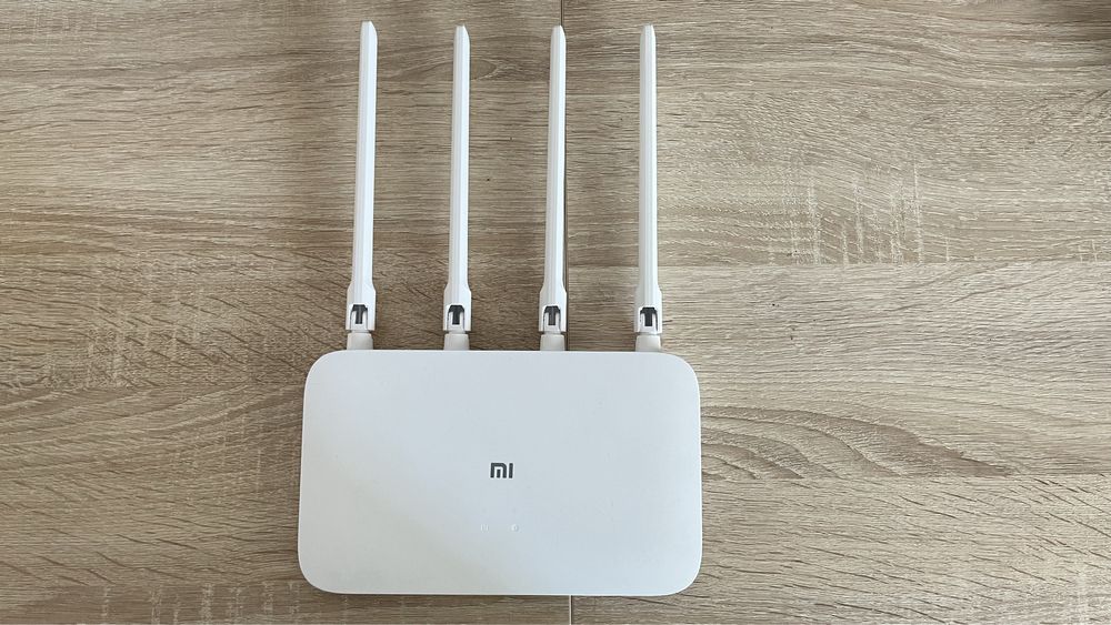 Продам Wi-Fi роутер Xiaomi Mi Wi-Fi Router 4A Gigabit Edition