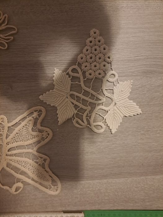 Decoratiuni laset, crosetat manual