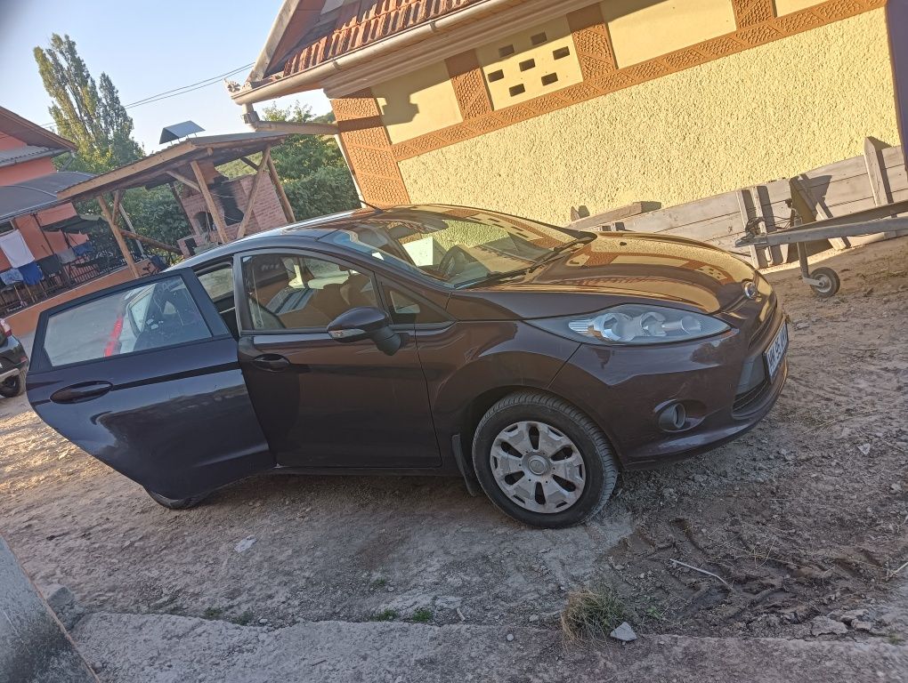Vând Ford fiesta