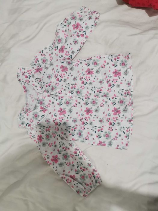 Vând hăinuțe mărimea 80