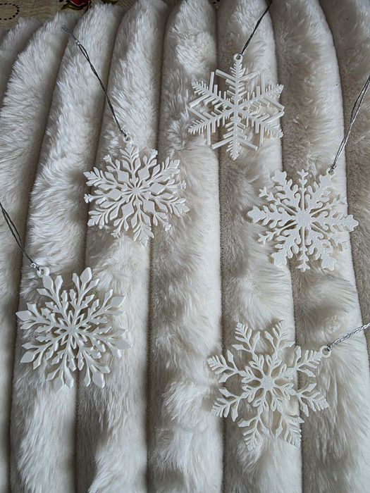 Fulgi decorativi 10 buc/set . Reducere la mai multe bucati!