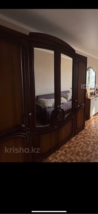 Продам шкаф в спальную комнату, в хорошем состоянии