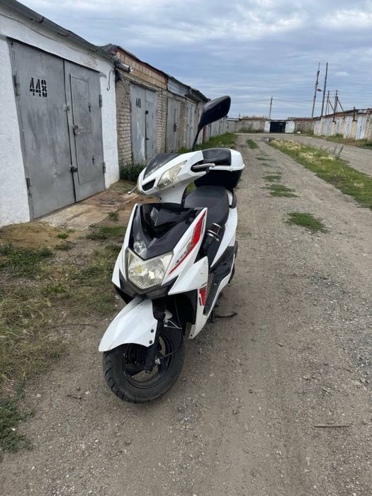 Продам скутер 150 cc ямаха сугнус Бег 5000 работает всё отлично