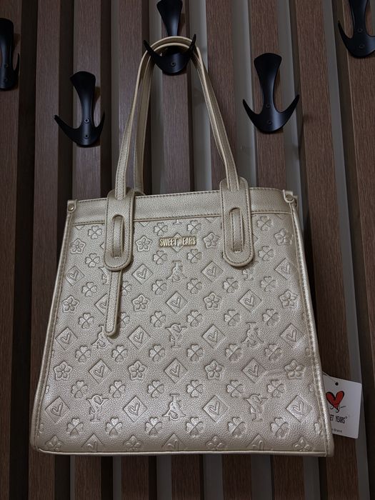 Чисто нова чанта, Sweet years