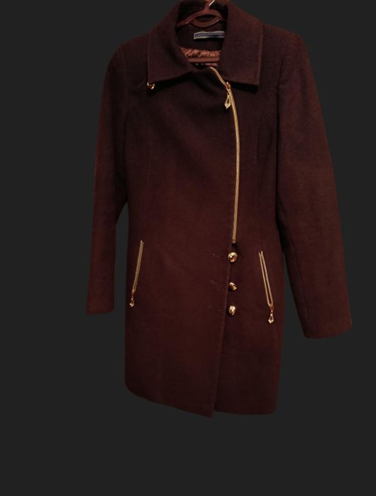 Продается пальто черный