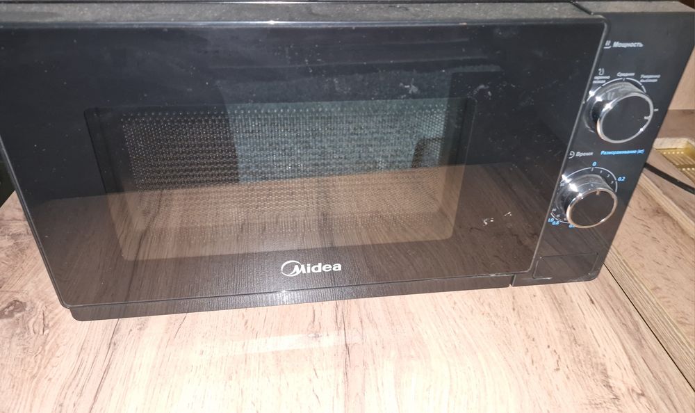 Продам микроволновку Midea