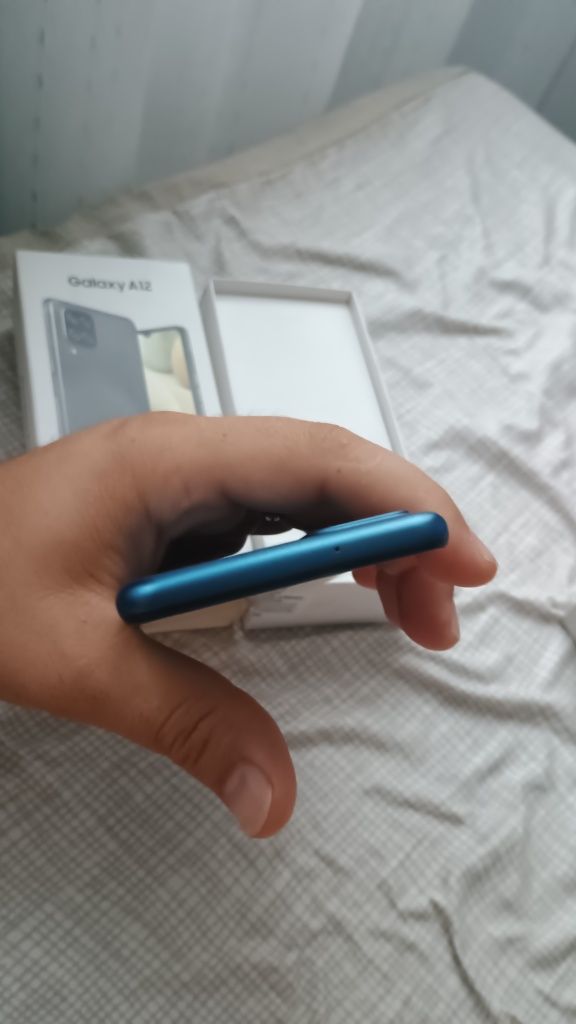 Vând Samsung A12