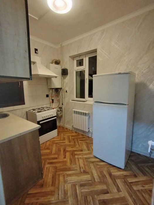 Срочно 4 хонали квартира тамирланган сотилади 7 микрн