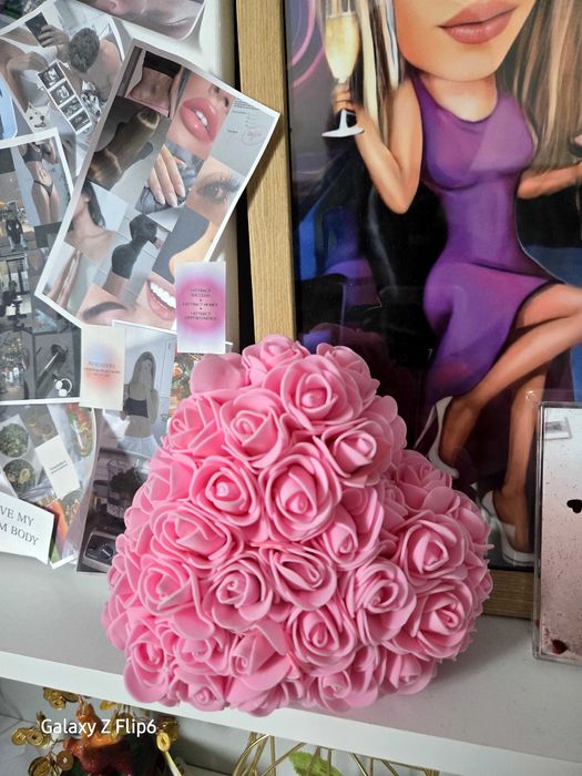 Всякакви видове мечета и сърца направени от вечни рози