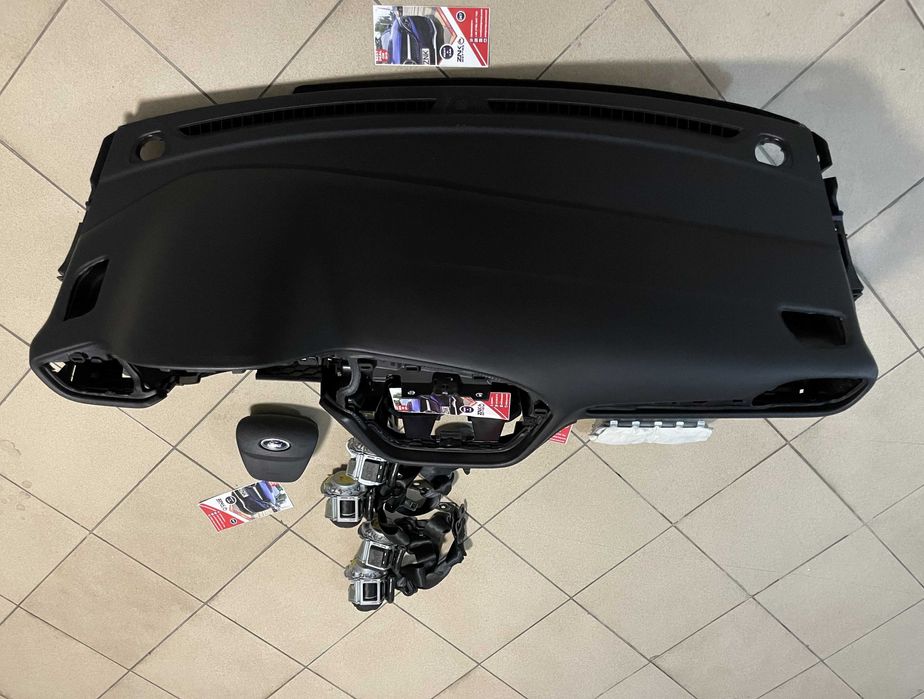 Ford Fiesta MK8 plansa de bord - kit airbag - set centuri de siguranta