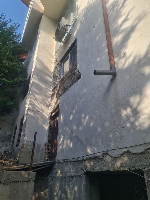 Продавам два етажа от къща в гр.Смолян,кв.Райково