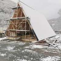 Cabana din lemn stil A Frame si casa din structura de lemn de vanzare