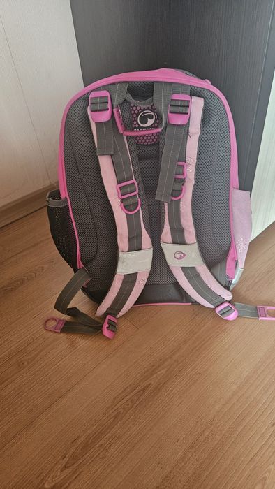 Ученическа раница с анатомичен гръб+ подарък