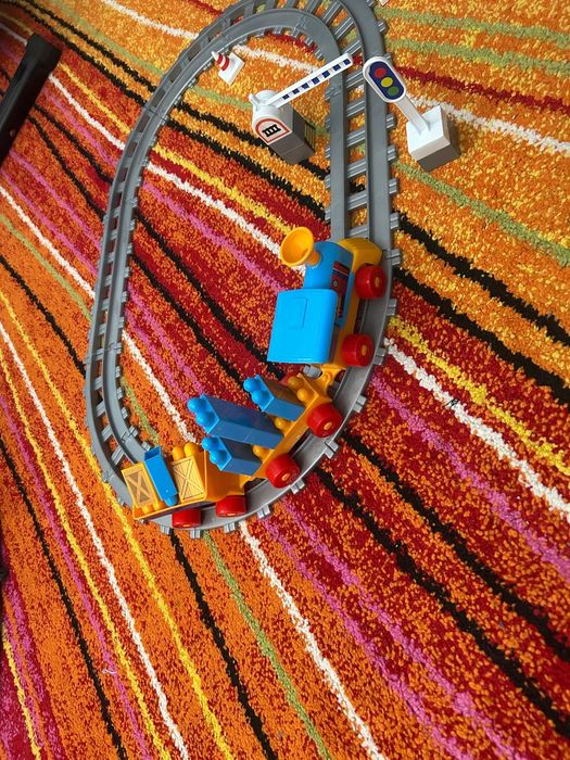 Joc construcție stație tren(șină și tren inclus ) +cadou set cuburi co