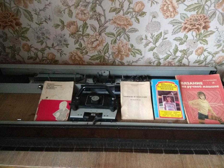 Вязальная машина Нева-5, б/у. 1984 года выпуска. в рабочем состоянии.
