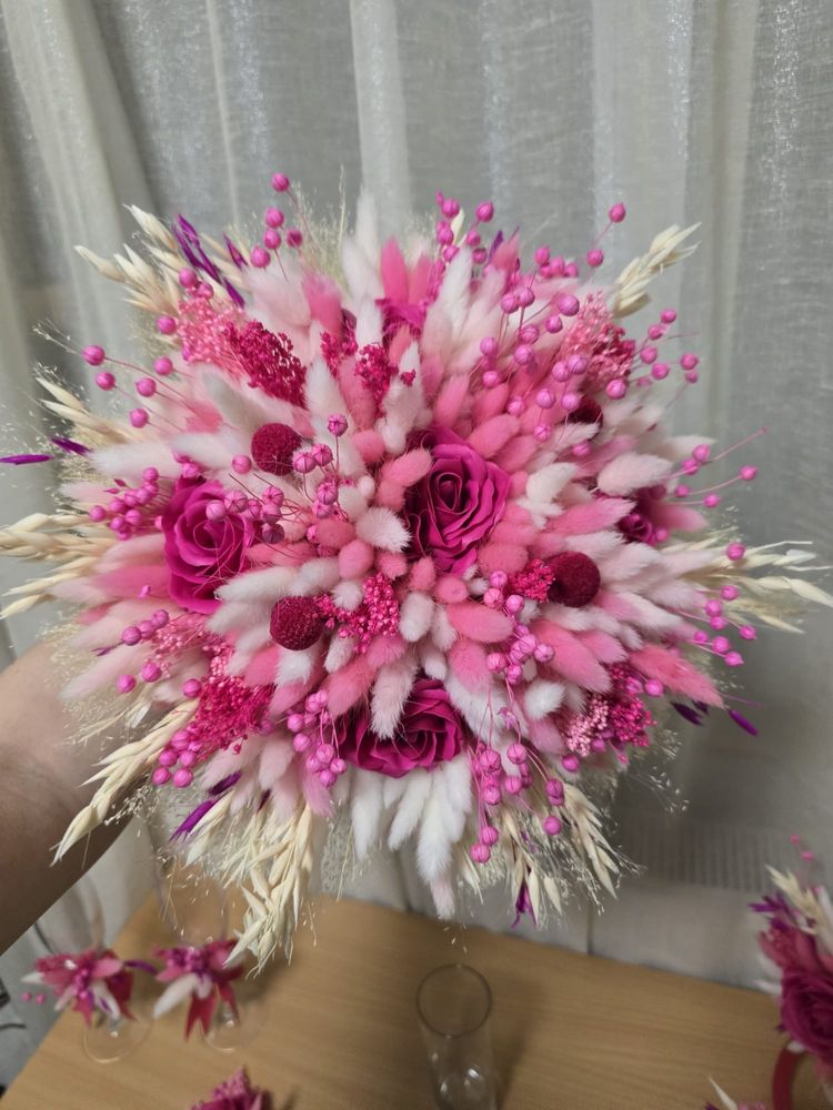 Buchet de nunta si set de lumanari , pahare si cocarde
