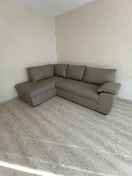 Ъглов кожен диван