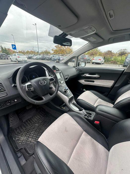 Toyota Auris Hybrid