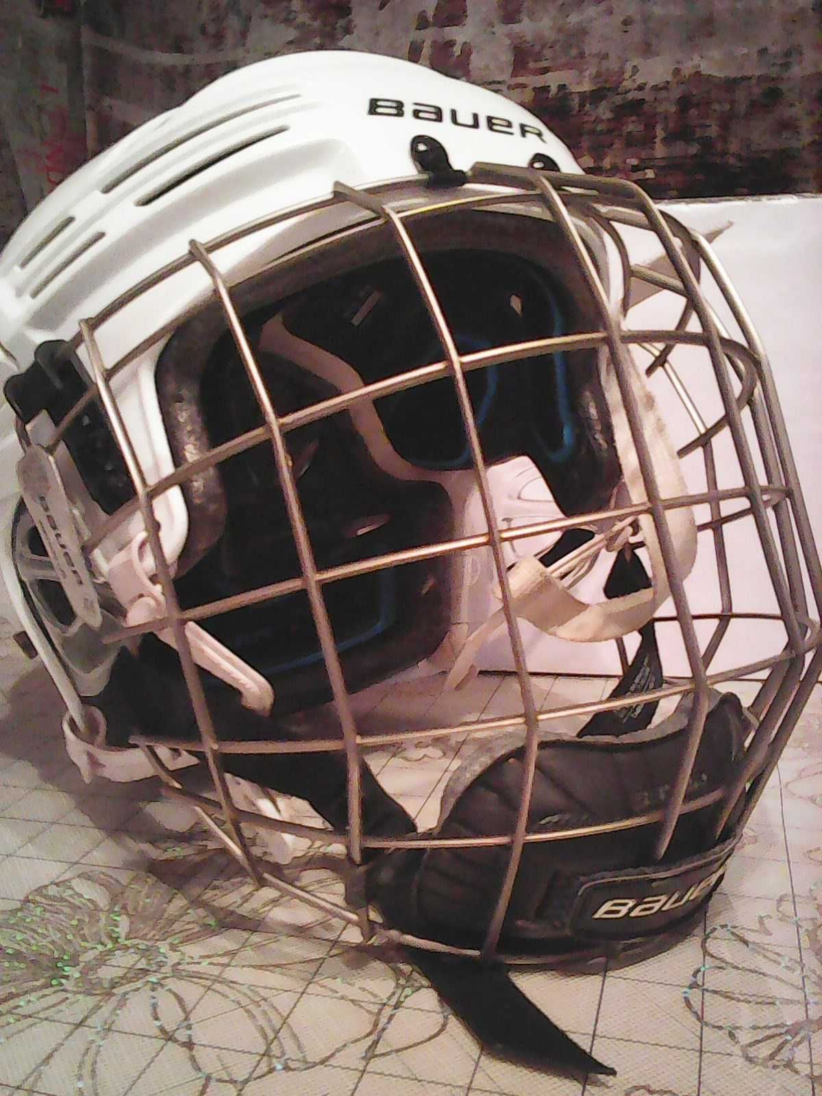 шлем хоккейный, клюшка и другое