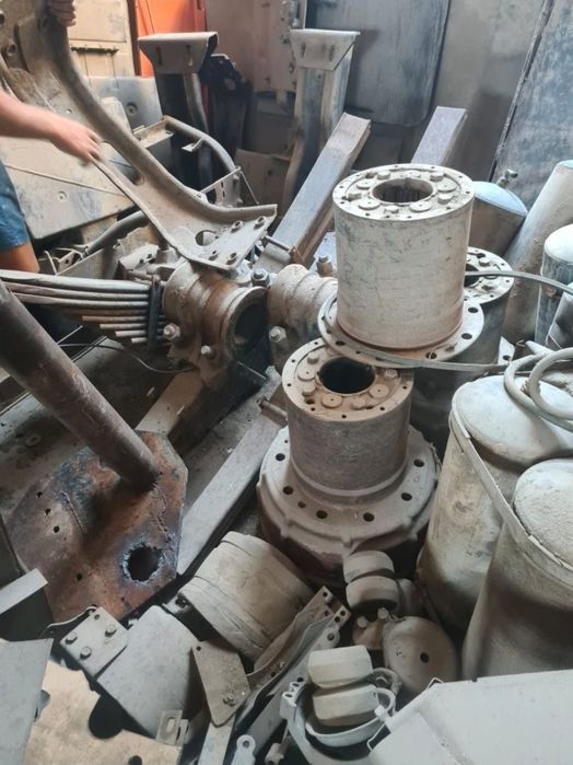 Продаётся запчасти на Евро2 камаз ступицы мосты рессоры ресивера