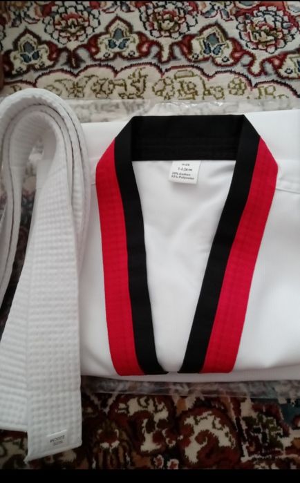 Форма для таэквондо,на рост 140 см,новая