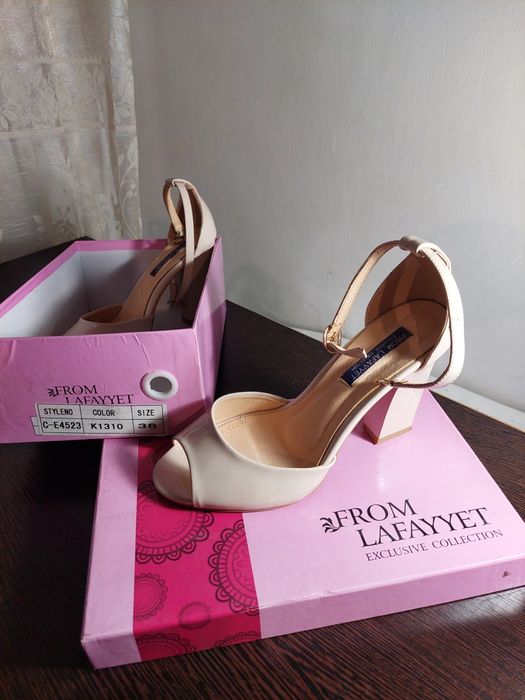 Босоножки новые.