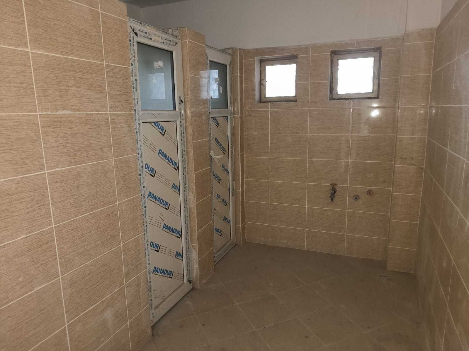 De vanzare doua apartamente, camere muncitori, birouri, spatii