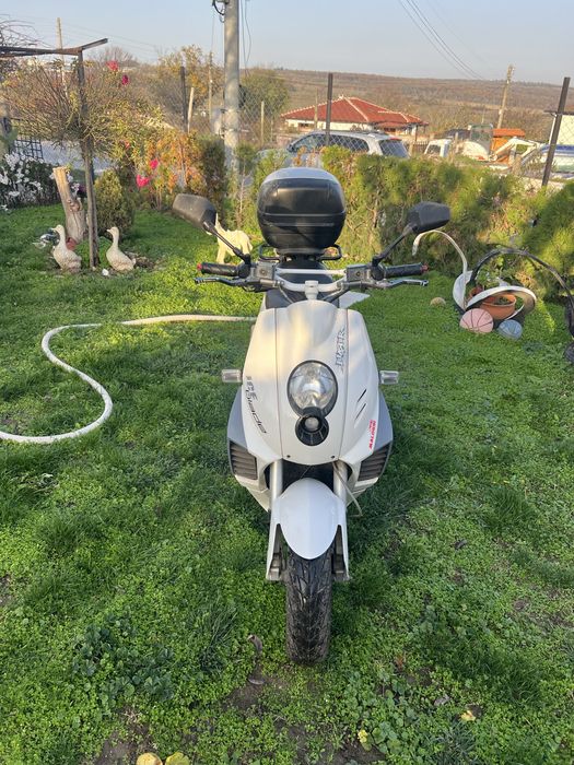 Продавам скутер PEUGEOT