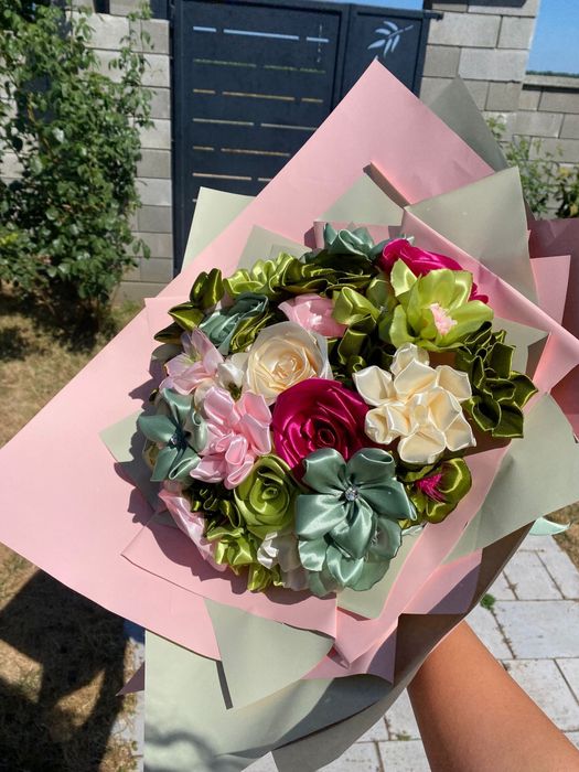 Buchet flori din satin