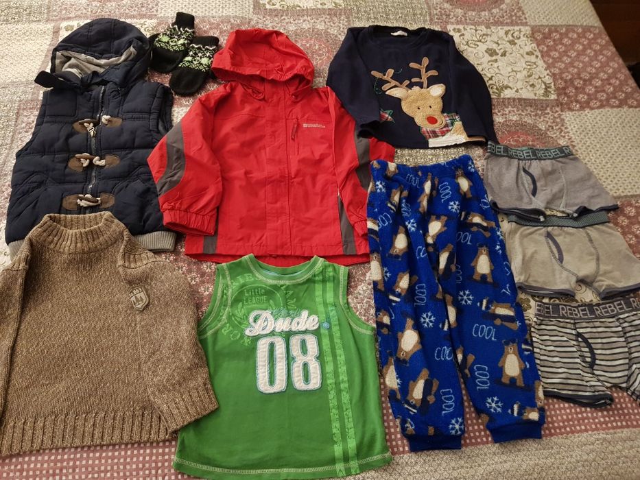 Lot iarnă: geacă,vestă groasă,pijama polar,bluză,mănuși,baieți,4-6 ani