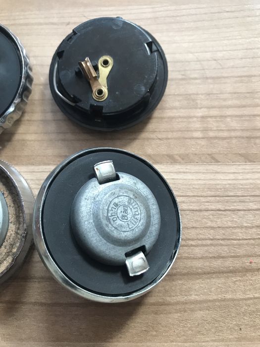 Buson, capac rezervor vechi