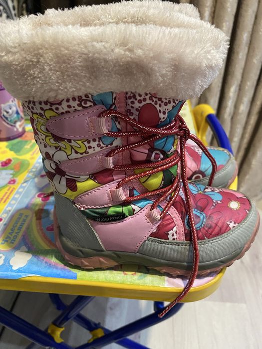 Продаю детские зимние ботинки