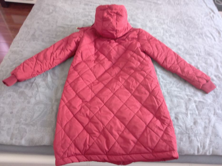 Vând geaca iarna bordo mărimea M/L