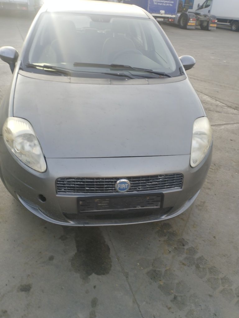 Bara fata capota far fiat Grande punto 2008