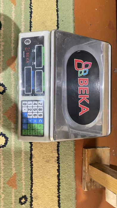 Весы на тарговля и пешка на выпечка  хлеб и то дрогое