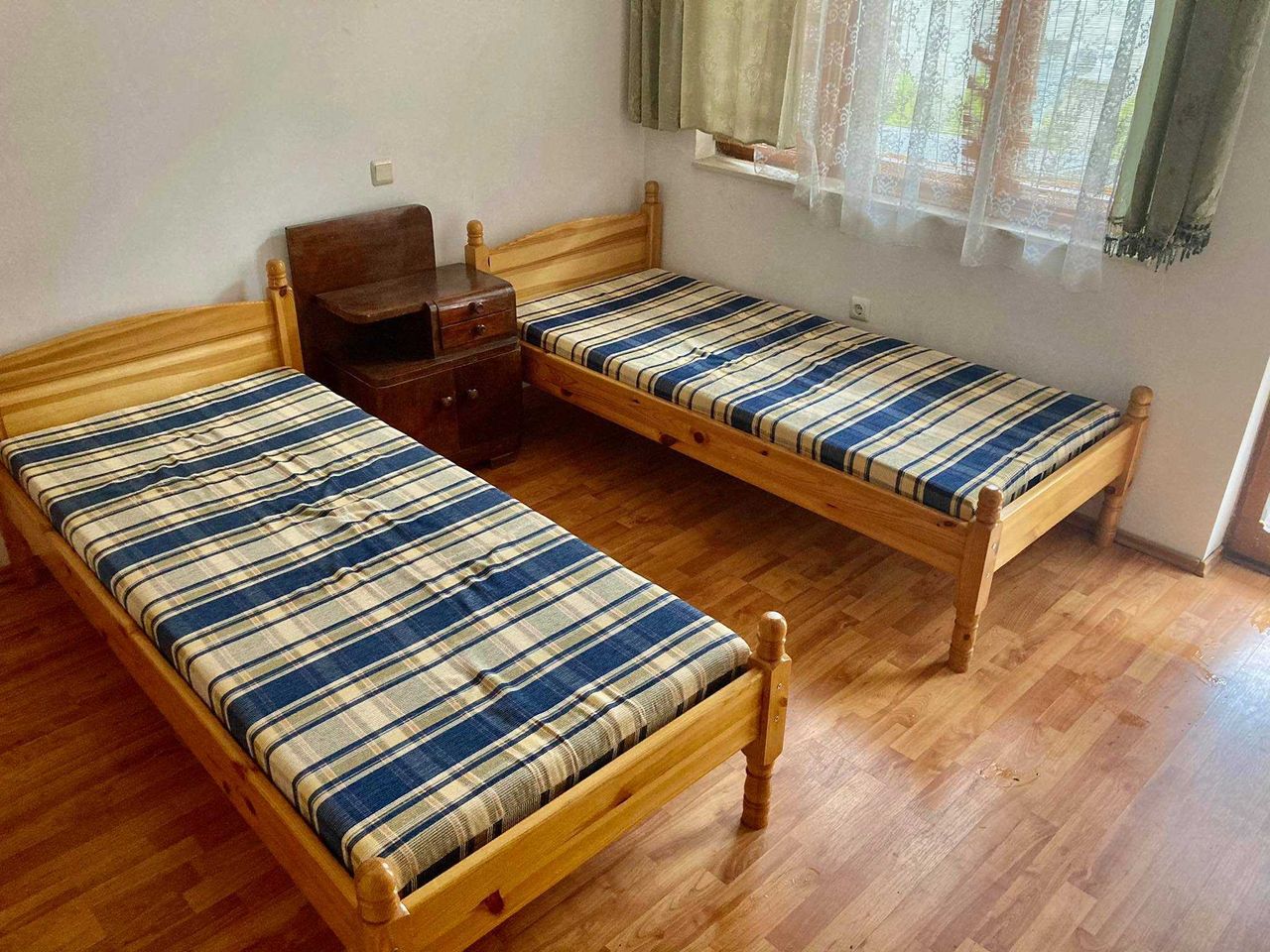 Дава се под наем Тристаен апартамент в Бургас, Център - 90 кв.м за 127.5 € - Снимка #7