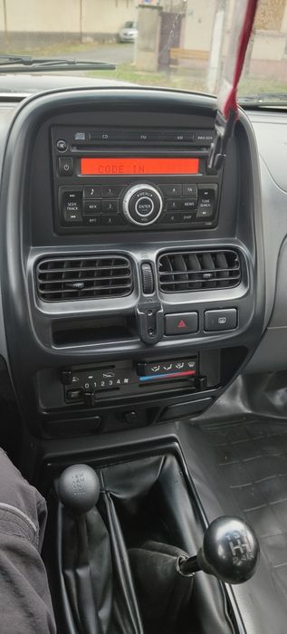 Nissan navara 2.5 diesel 4x4 an 2012